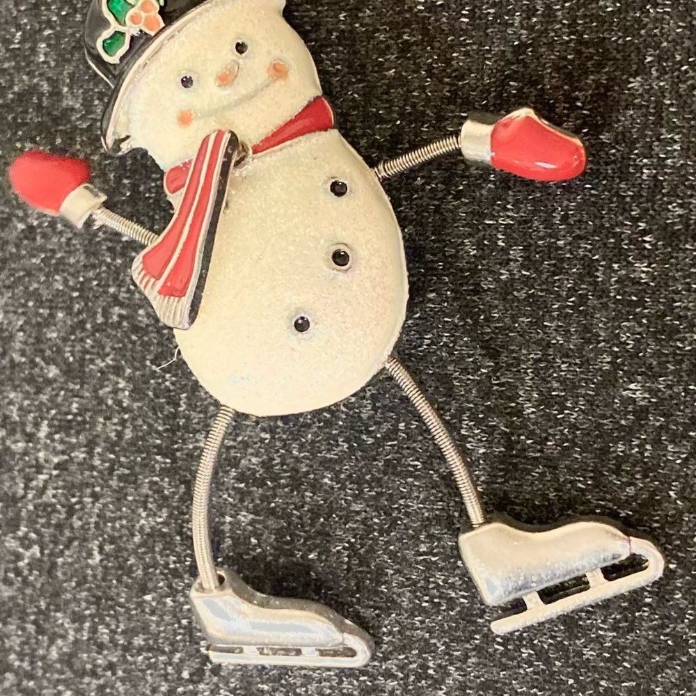 Festive Snowman Brooch with Red‎ Mittens